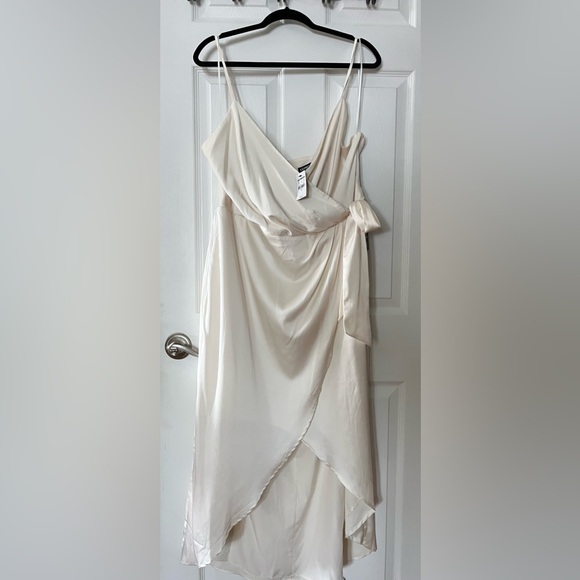 Express Dresses & Skirts - Express Elegant Cream V Neck Strapless Asymmetrical Hemline Dress NWT XL